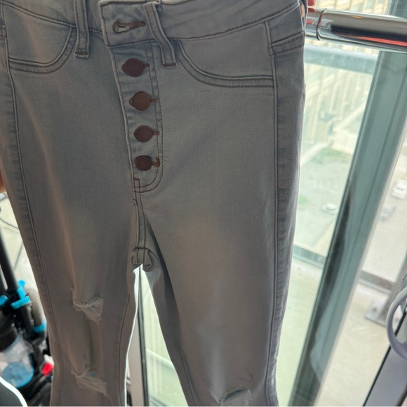 Not so common distressed flare jeans - Picture 3 of 3